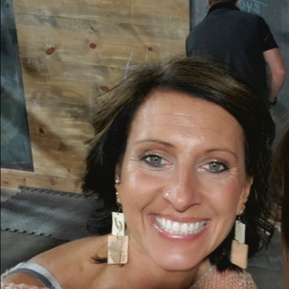 Meet your Posher, Mindy - Picture 1 of 1